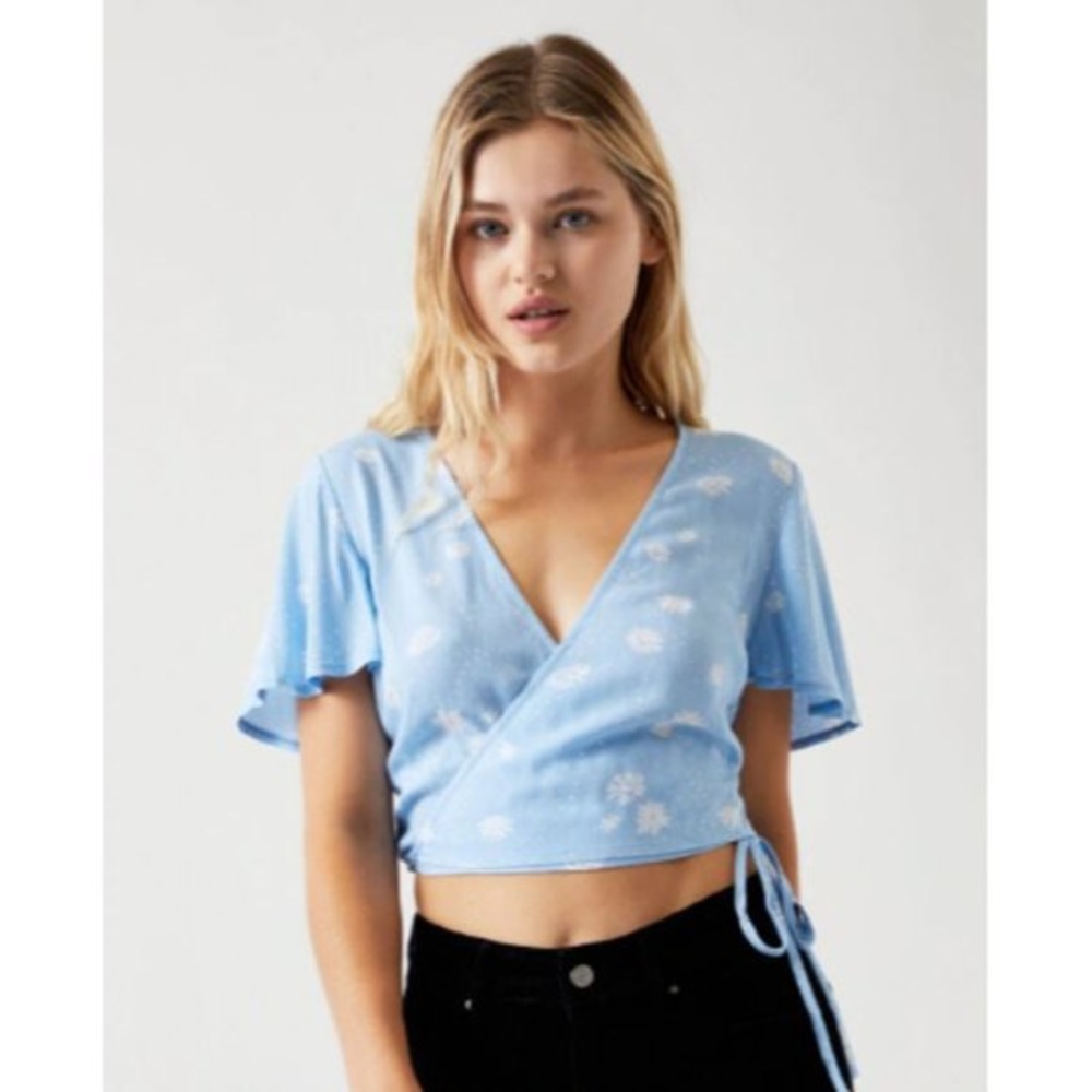 Daisy Wrap Top